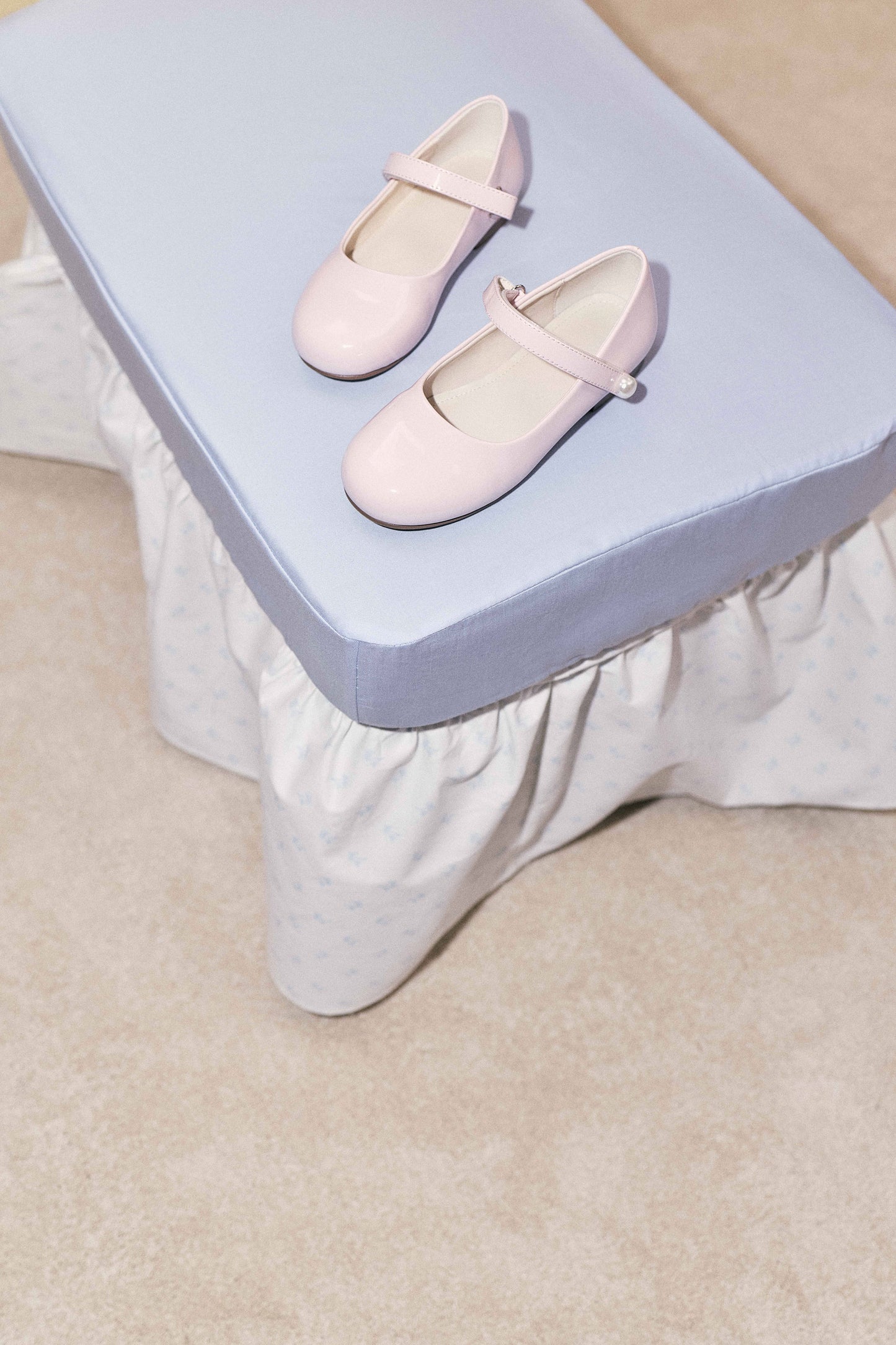 LIGHT PINK