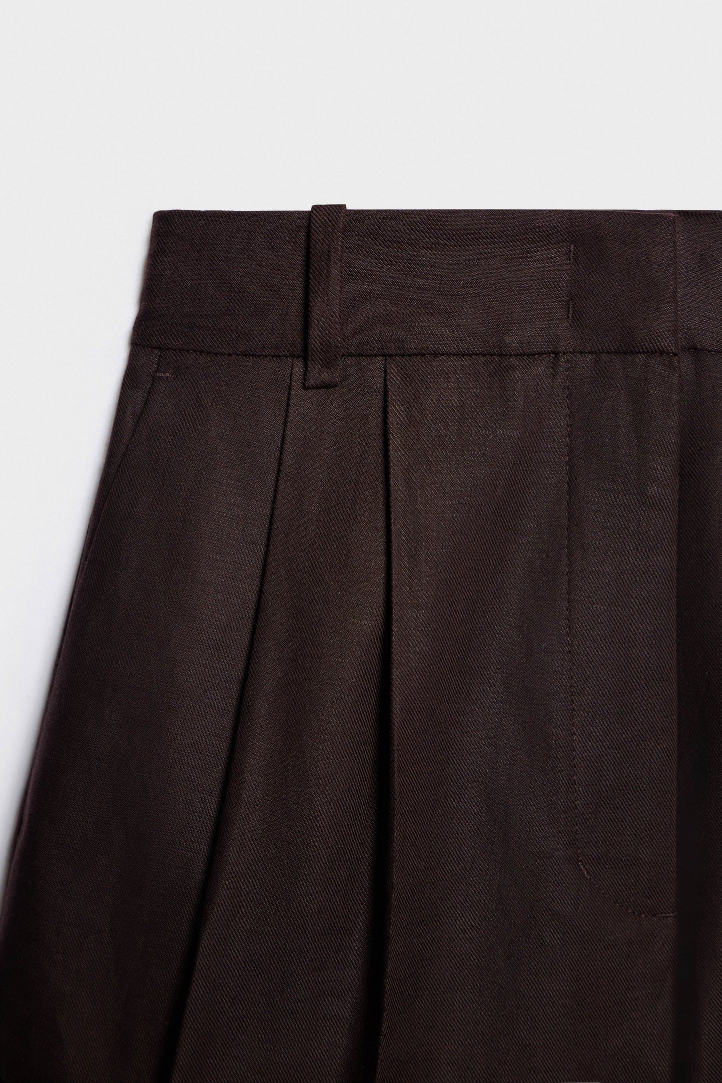 DARK BROWN