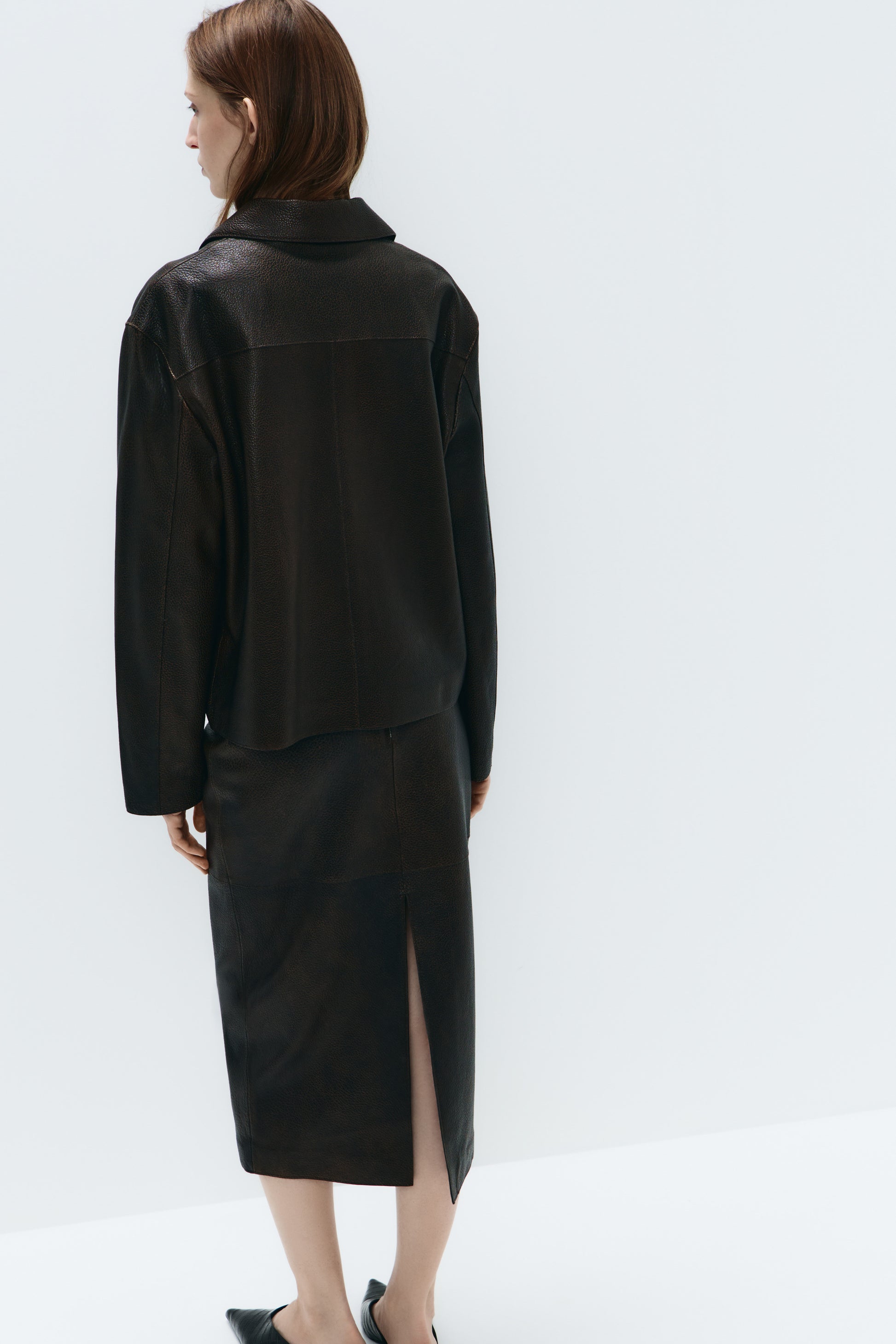 DARK BROWN