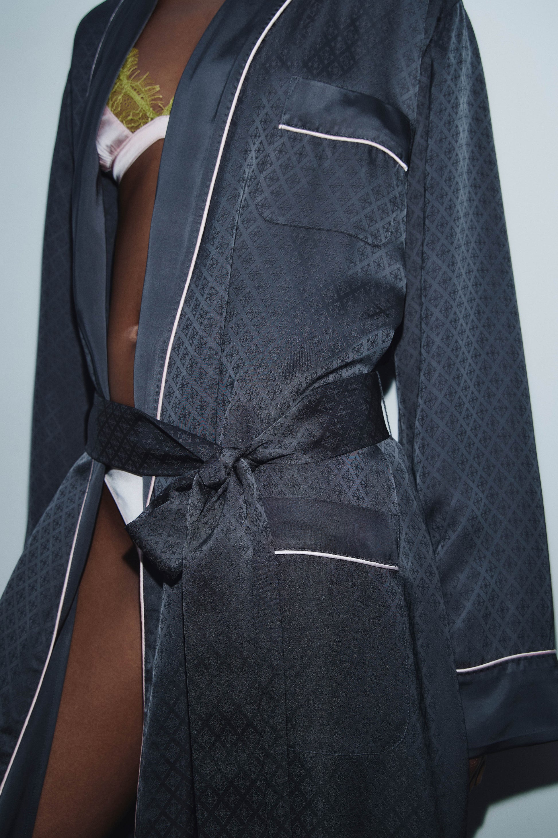 ANTHRACITE GREY