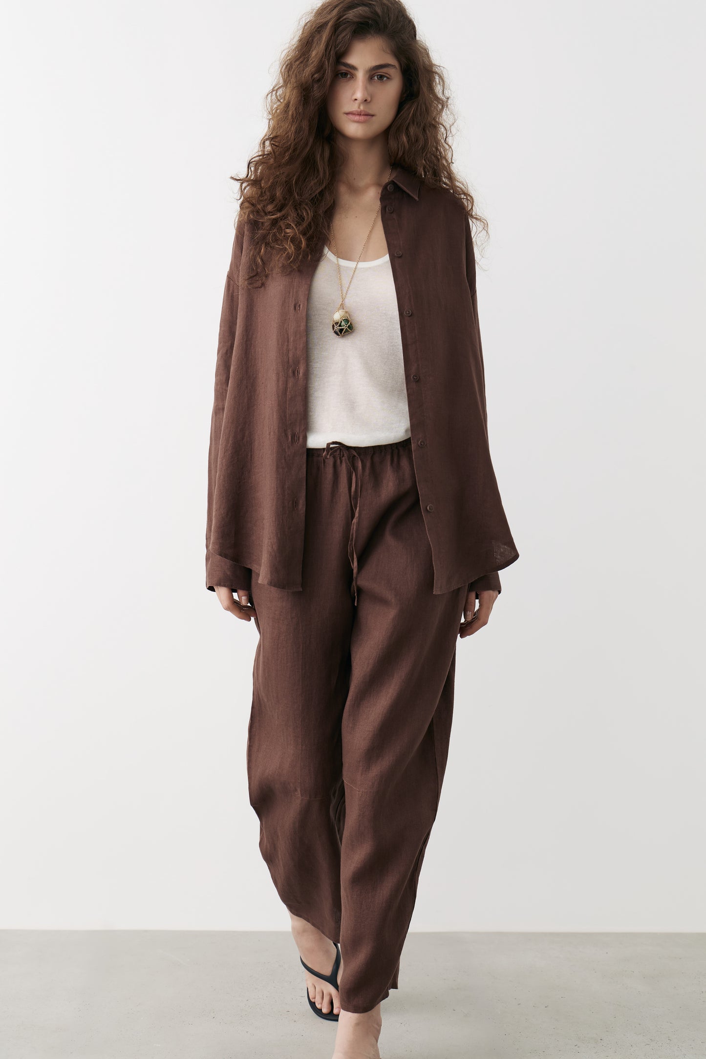 DARK BROWN