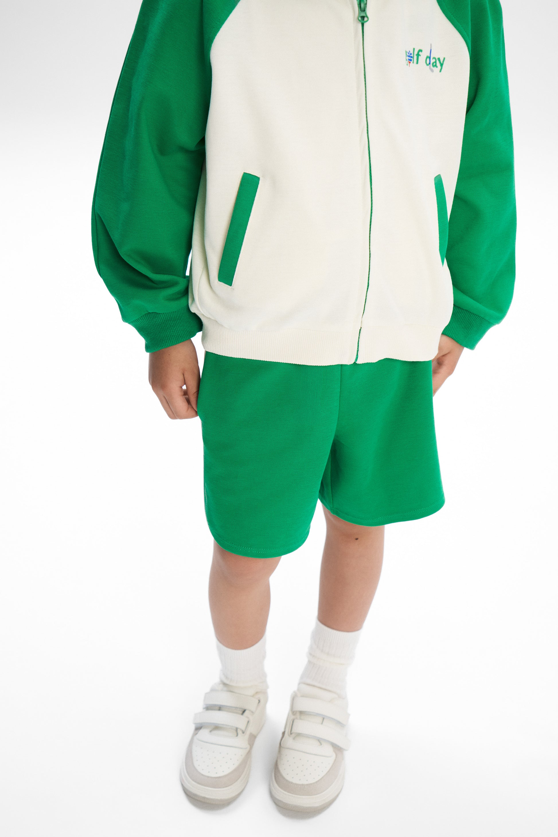 BRIGHT GREEN