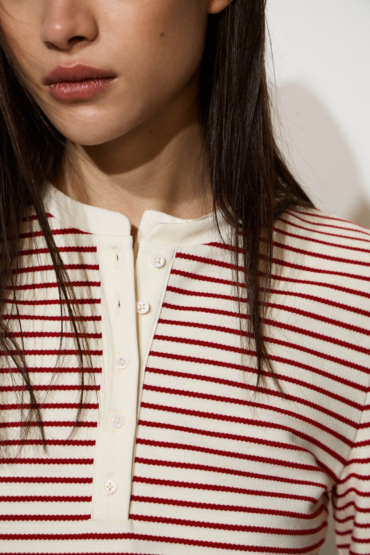 WHITE/RED