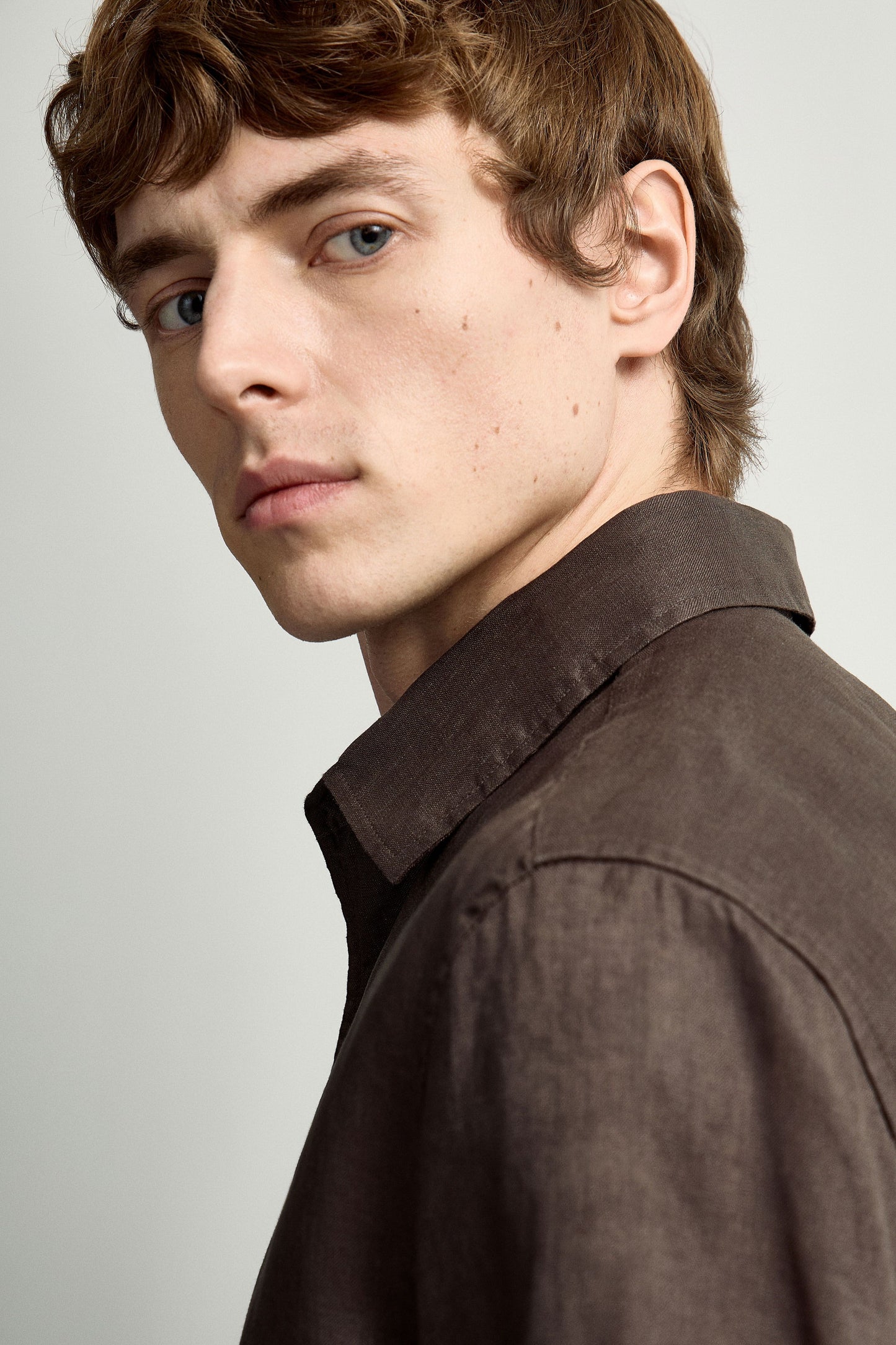 DARK BROWN