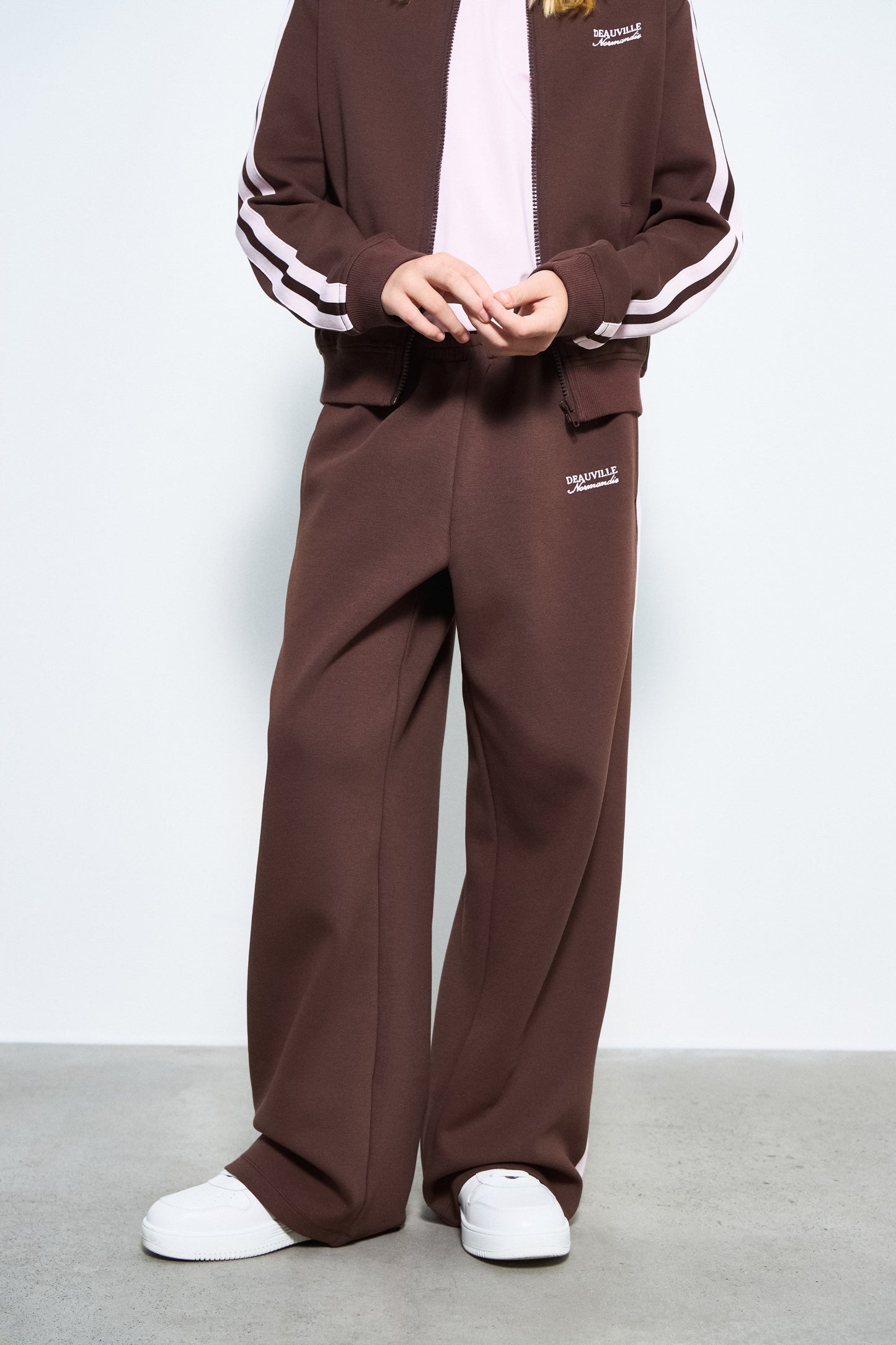 DARK BROWN