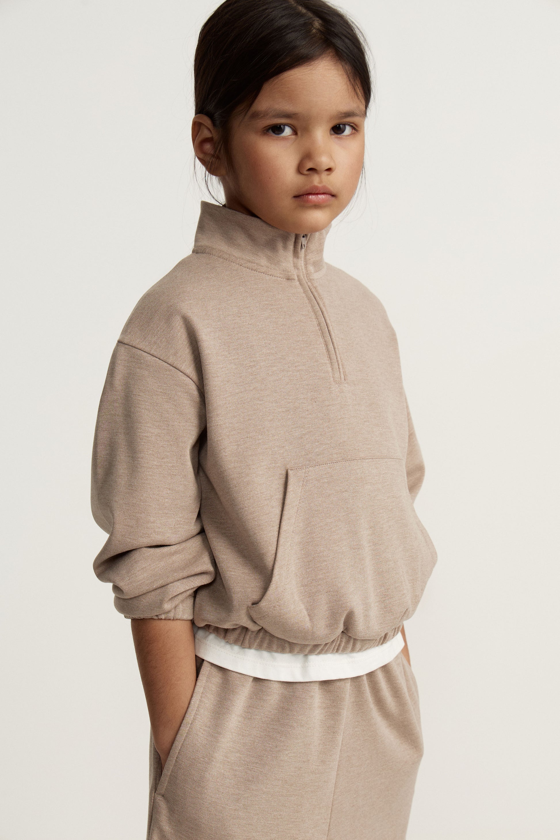 GREY BEIGE