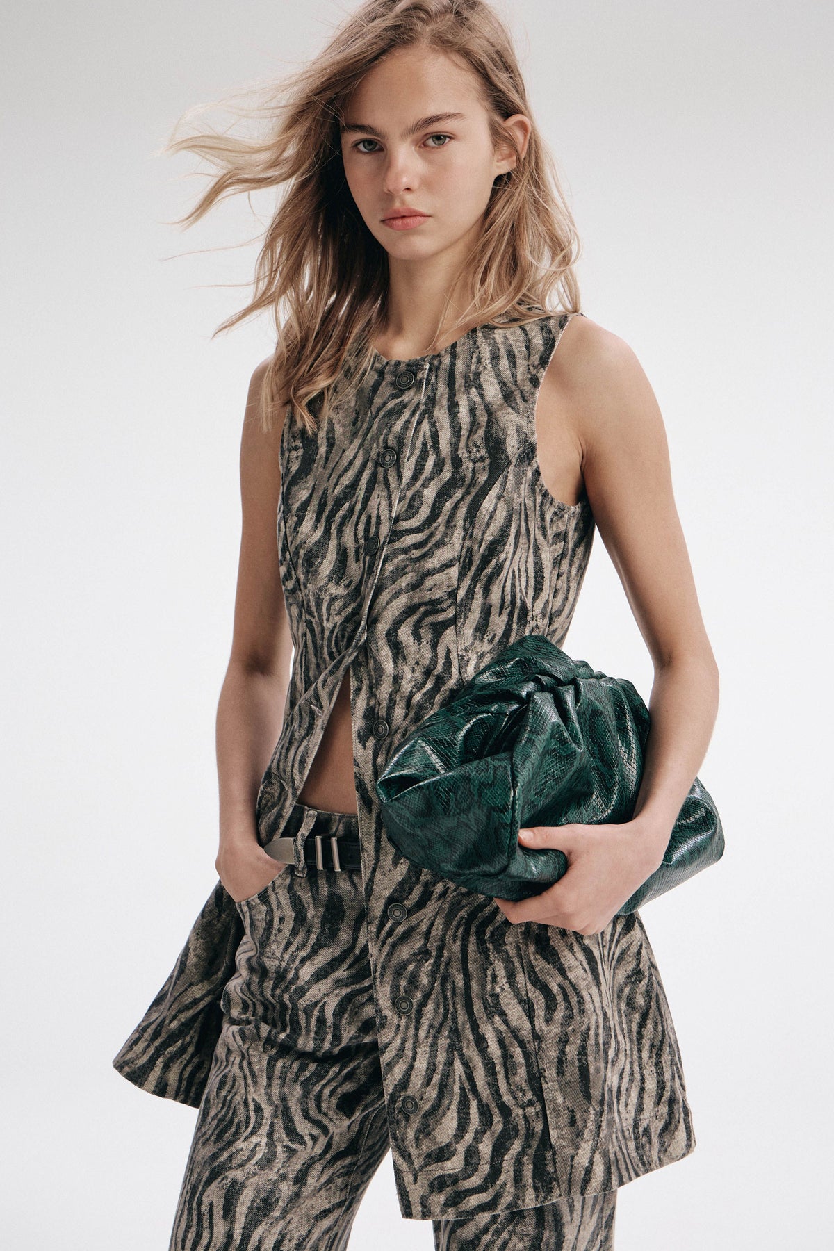 DARK GREEN