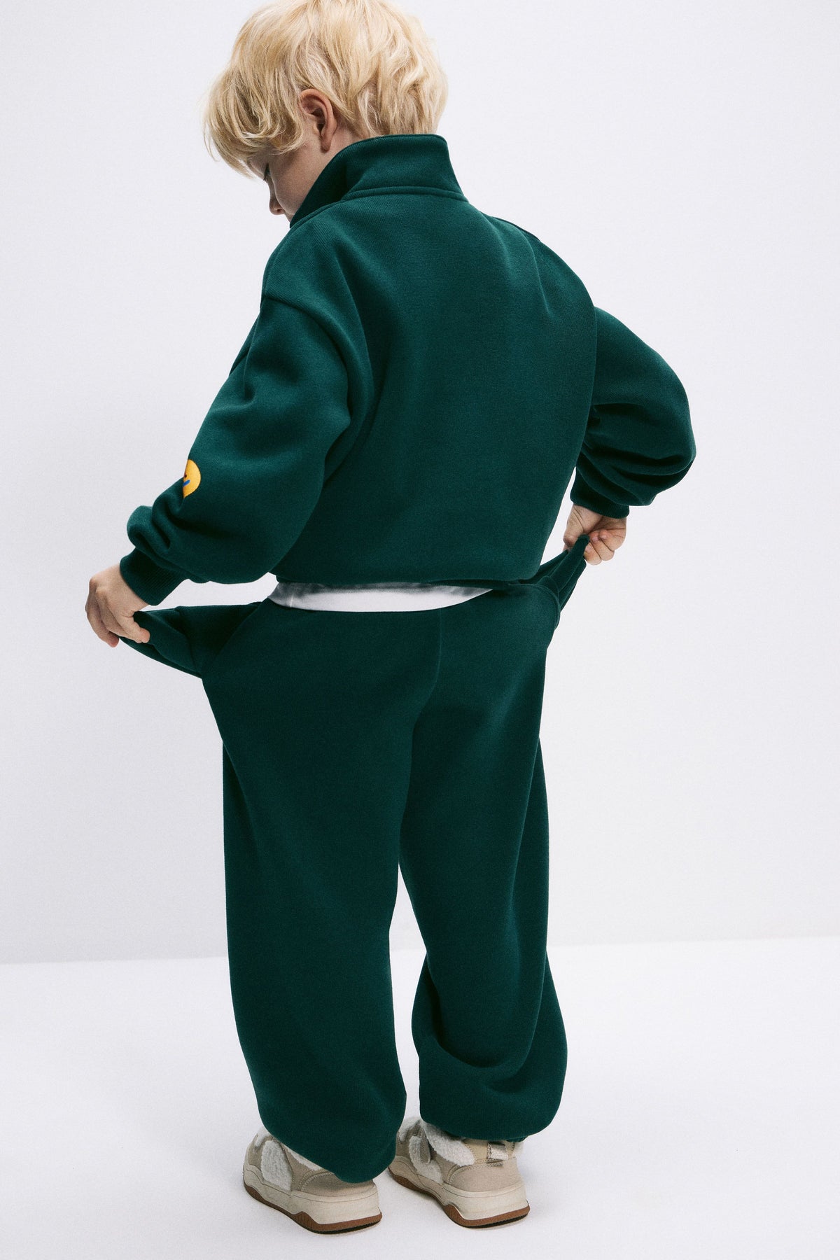 DARK GREEN