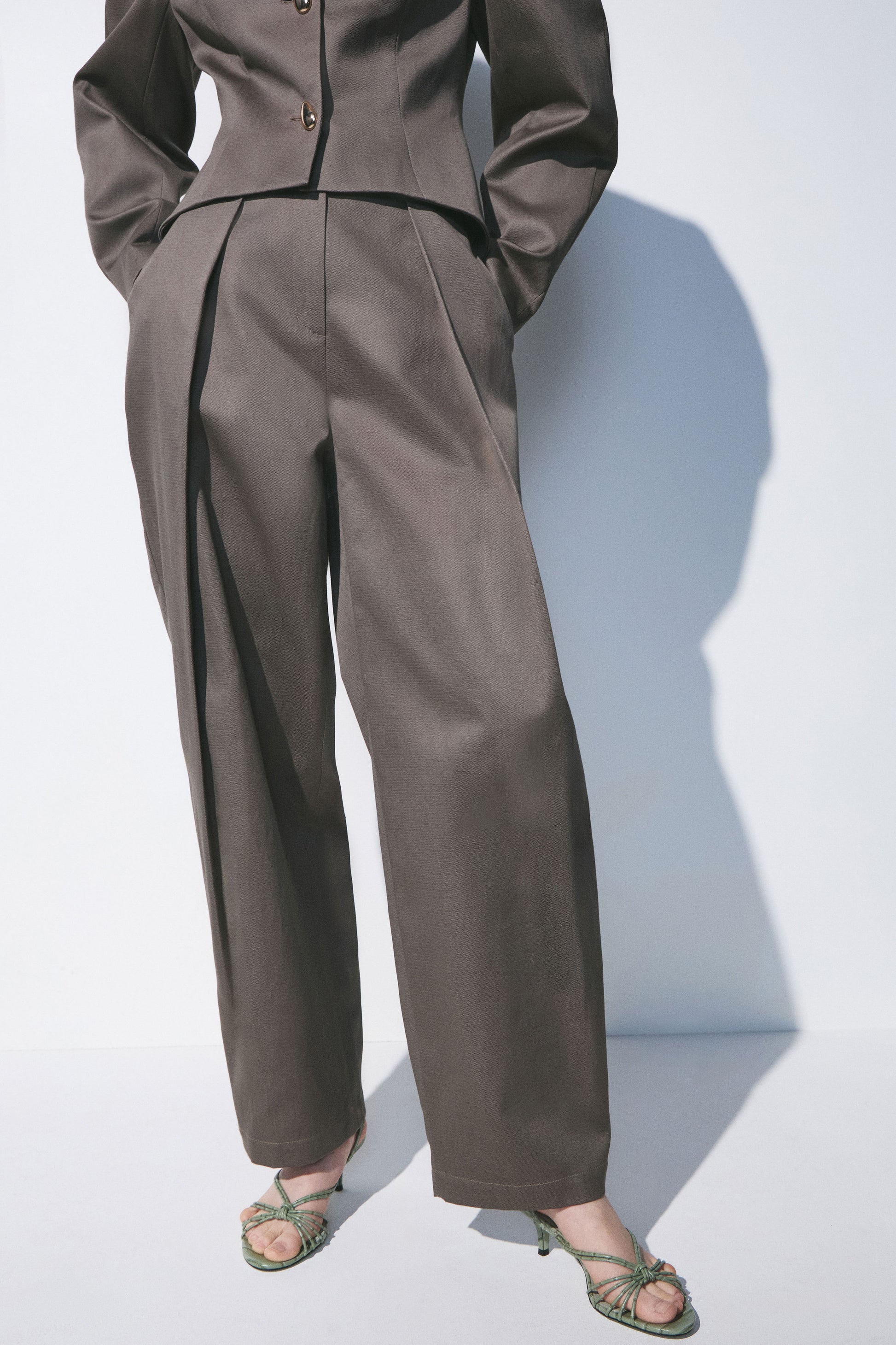 GRAY BROWN