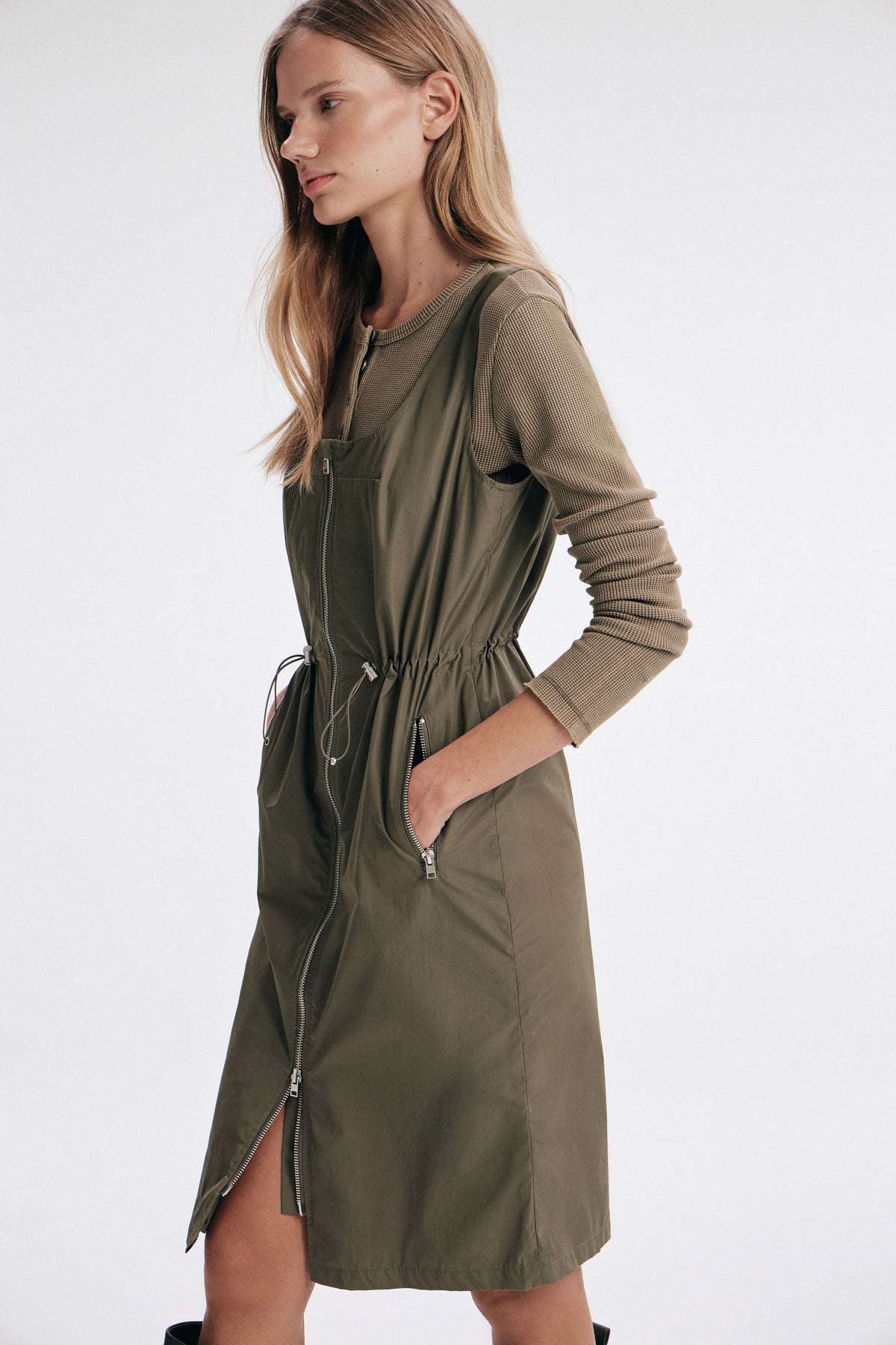 KHAKI