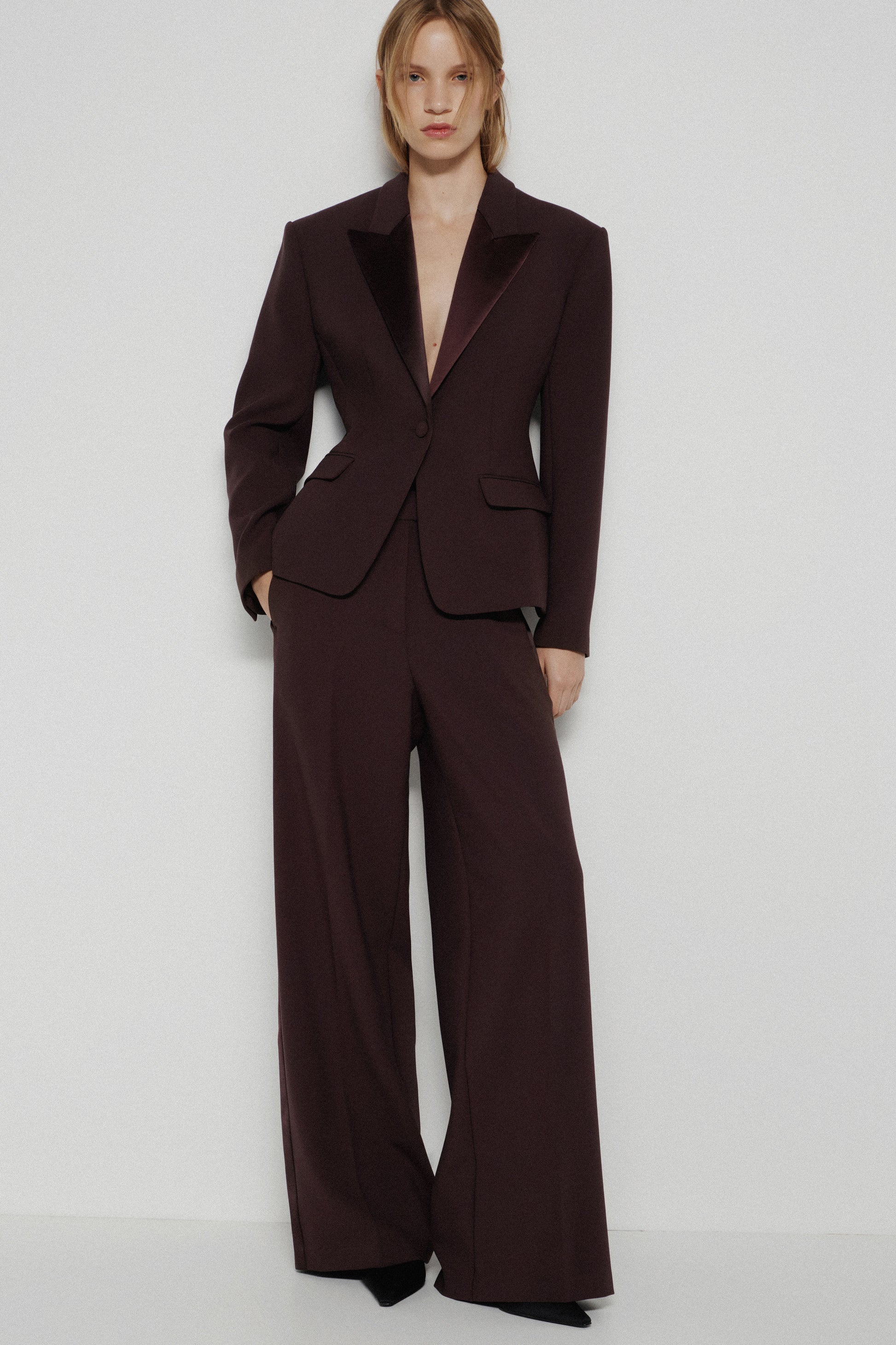 DARK BROWN