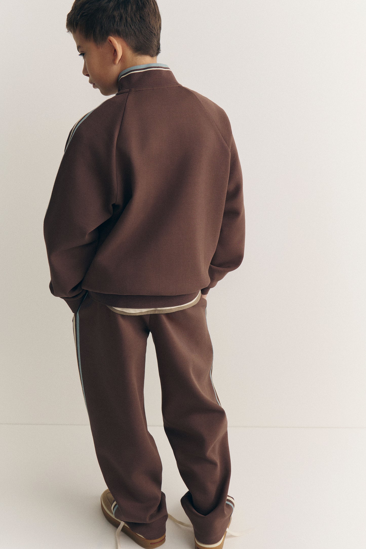 DARK BROWN