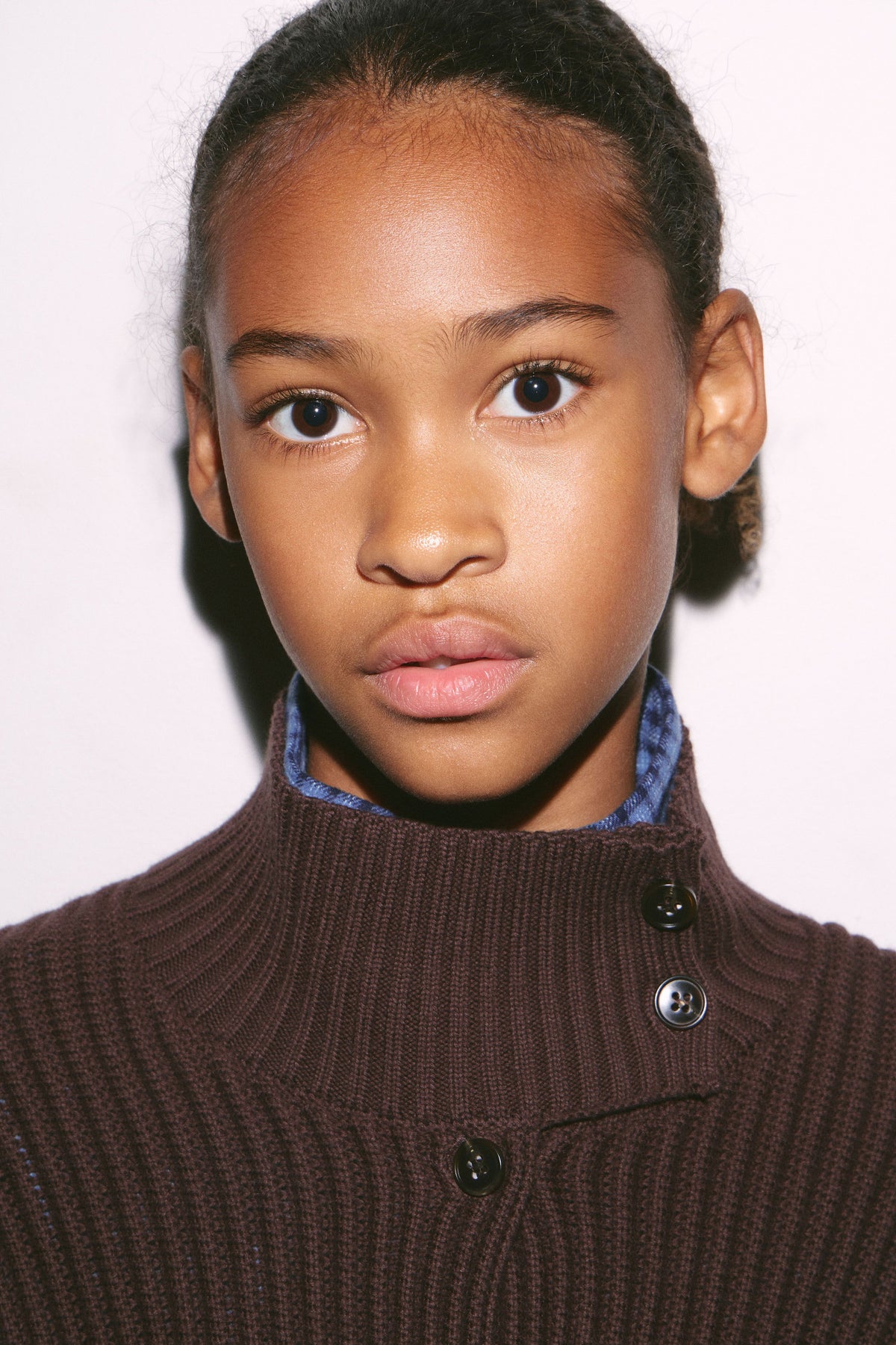 DARK BROWN