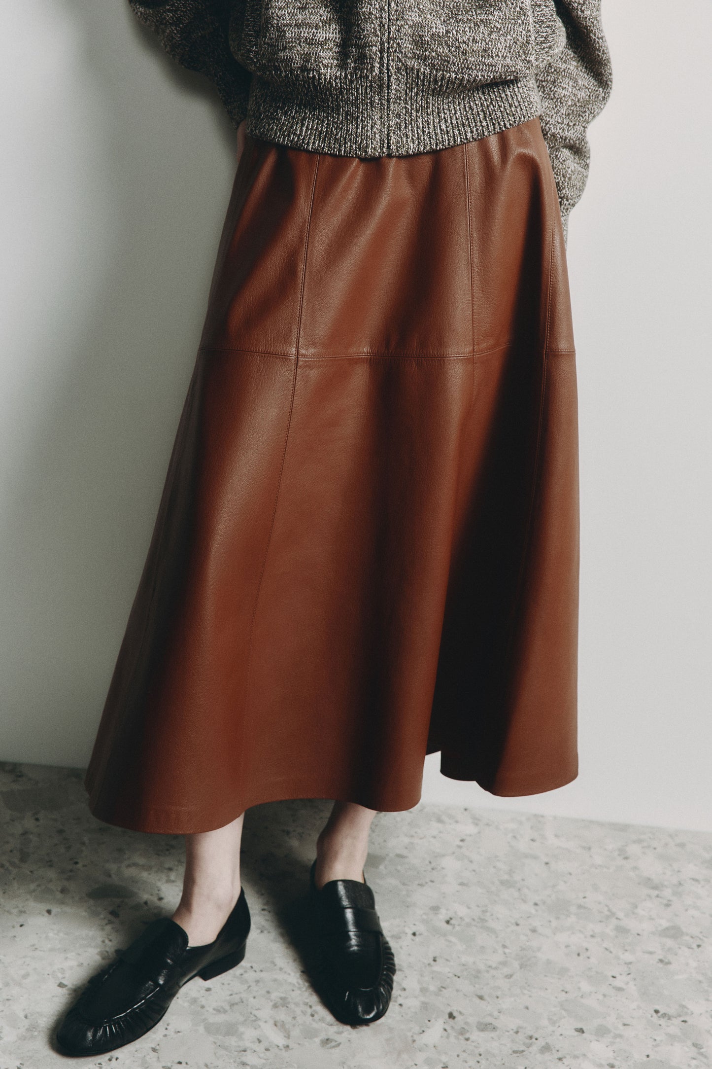 DARK BROWN