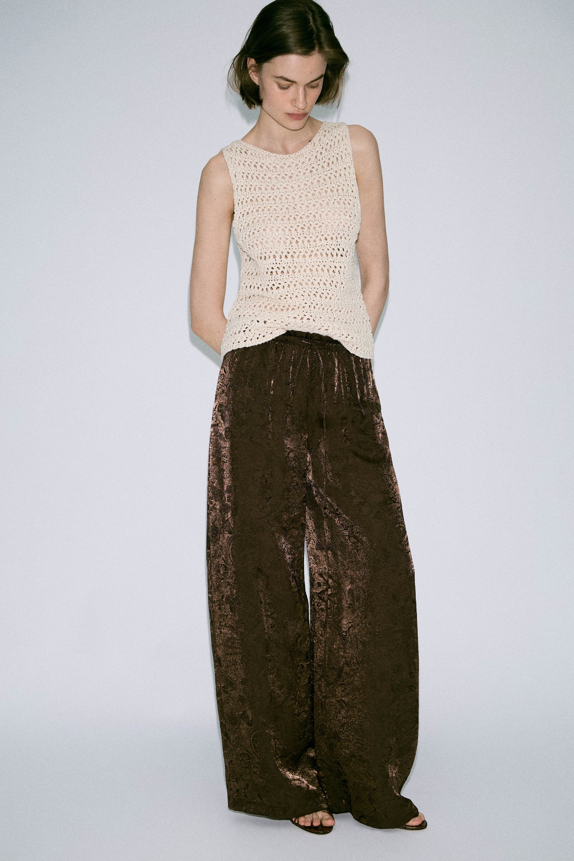 DARK BROWN