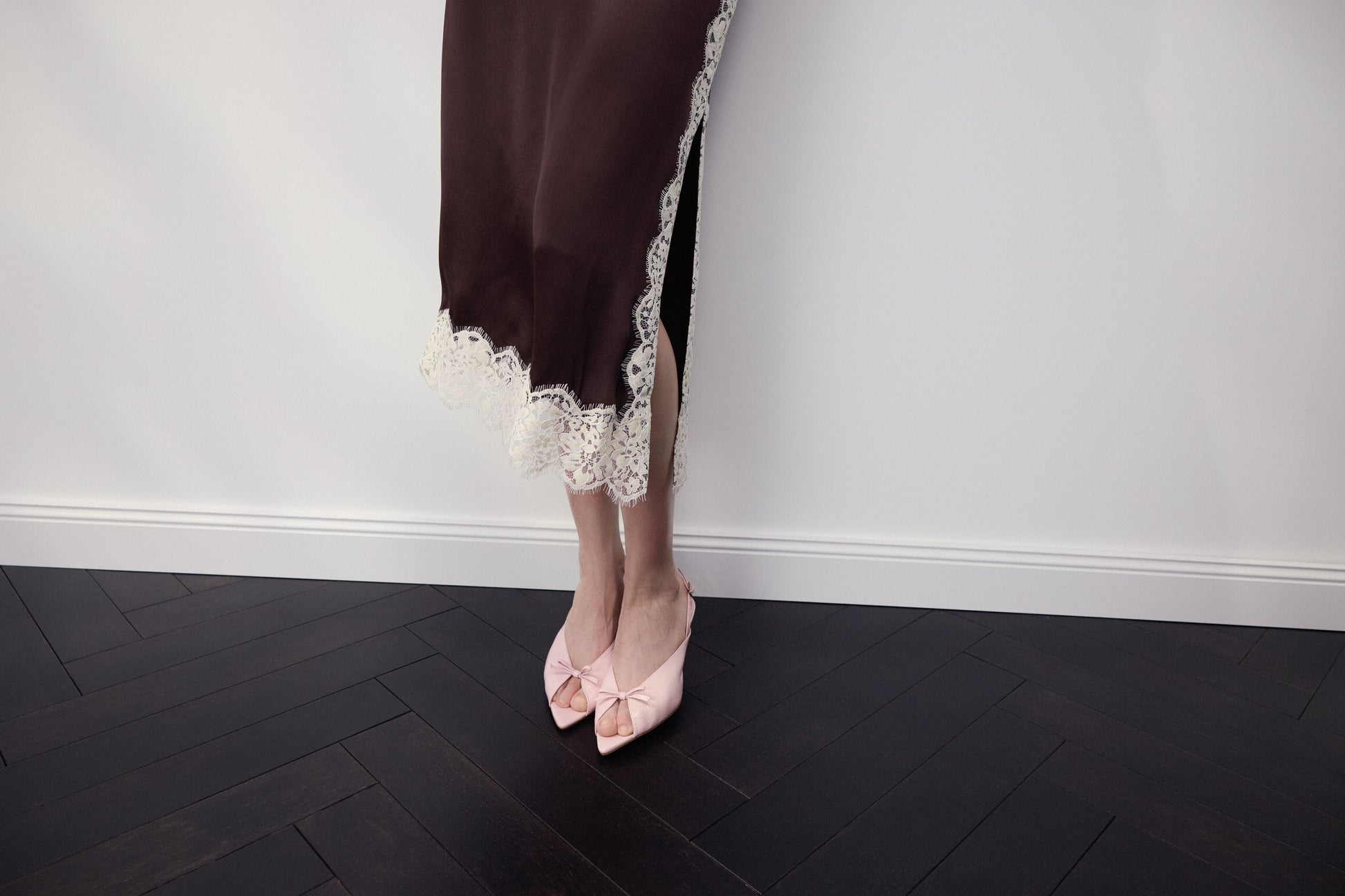 DARK BROWN
