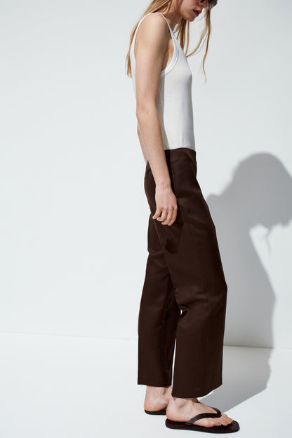 DARK BROWN