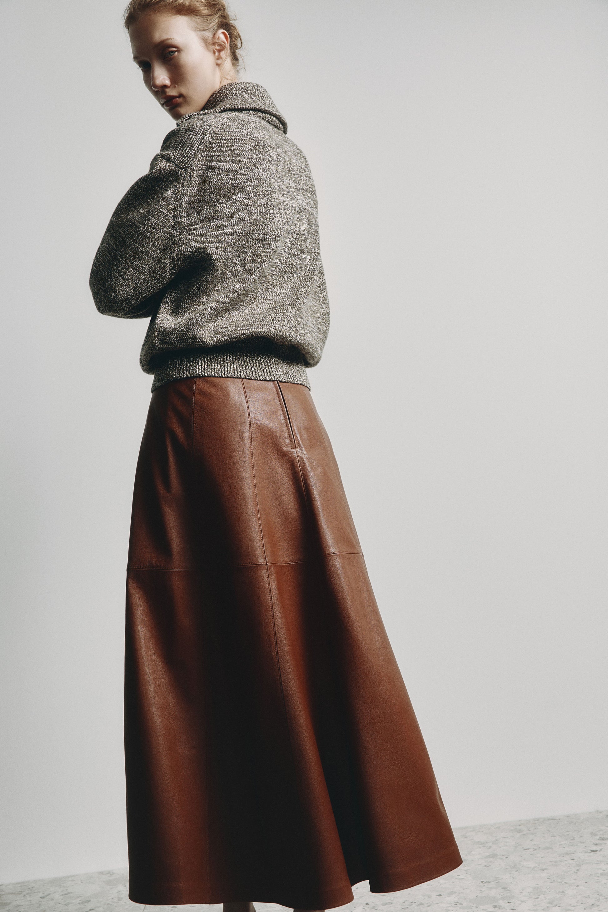 DARK BROWN