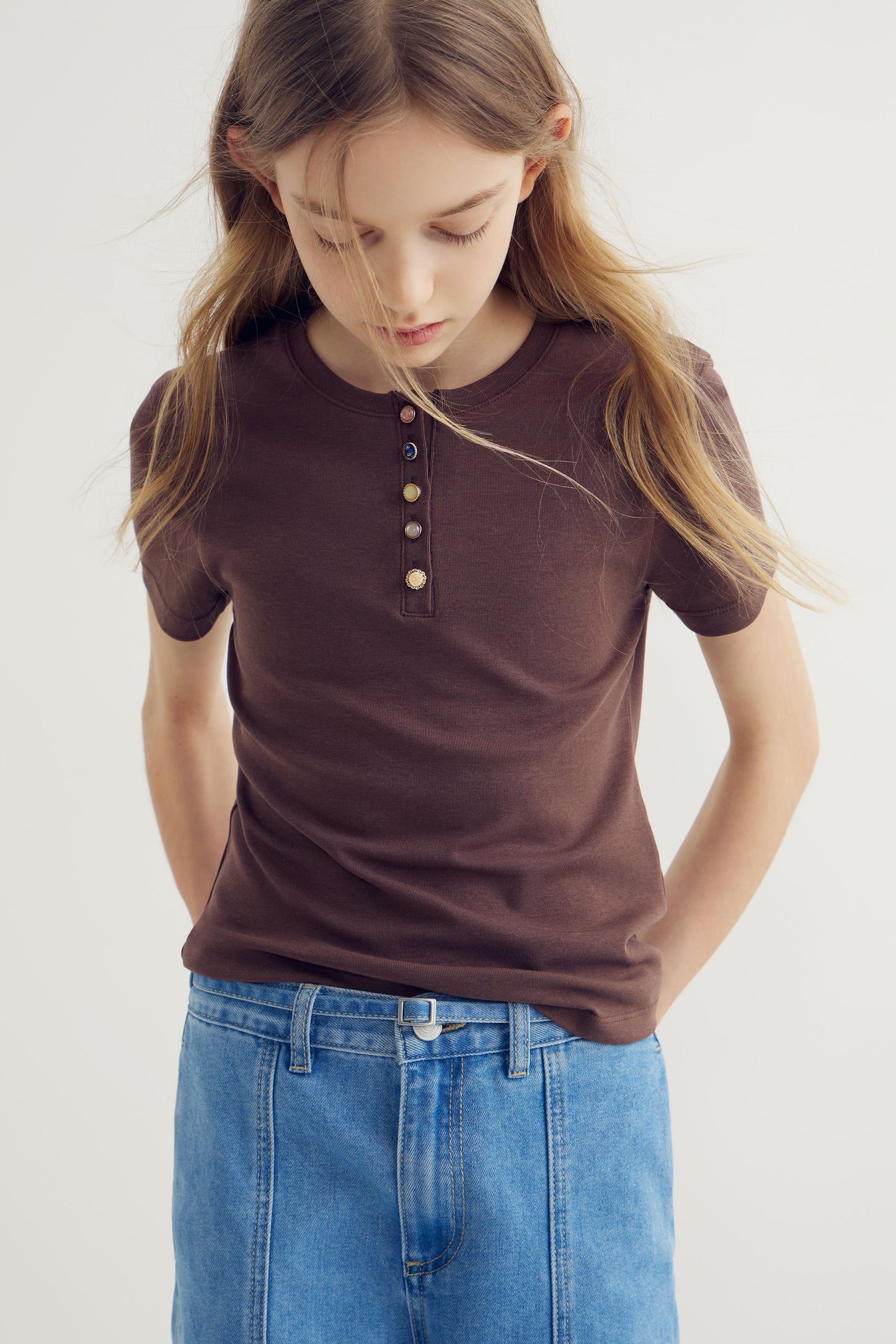 DARK BROWN
