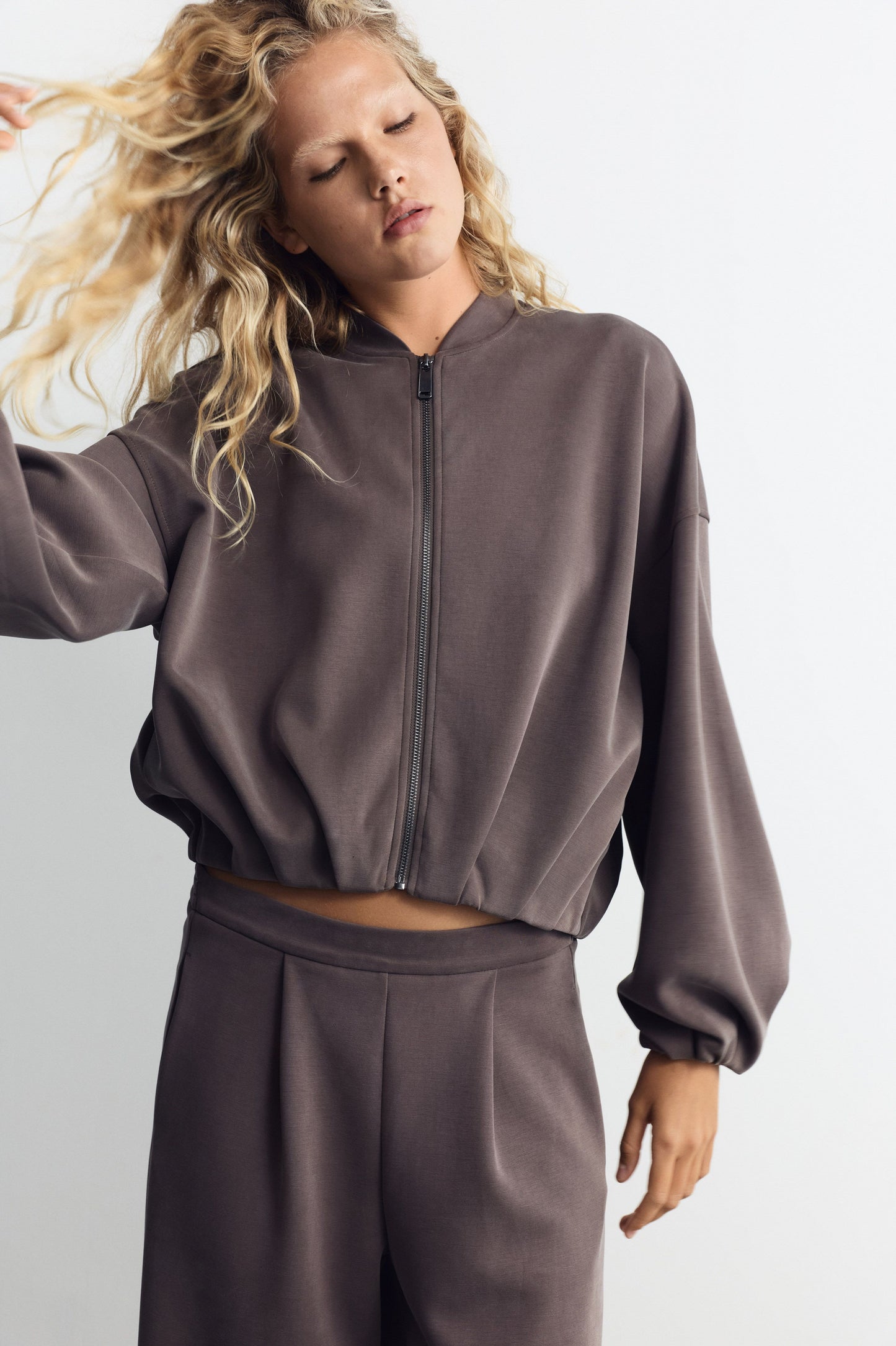 DARK BEIGE