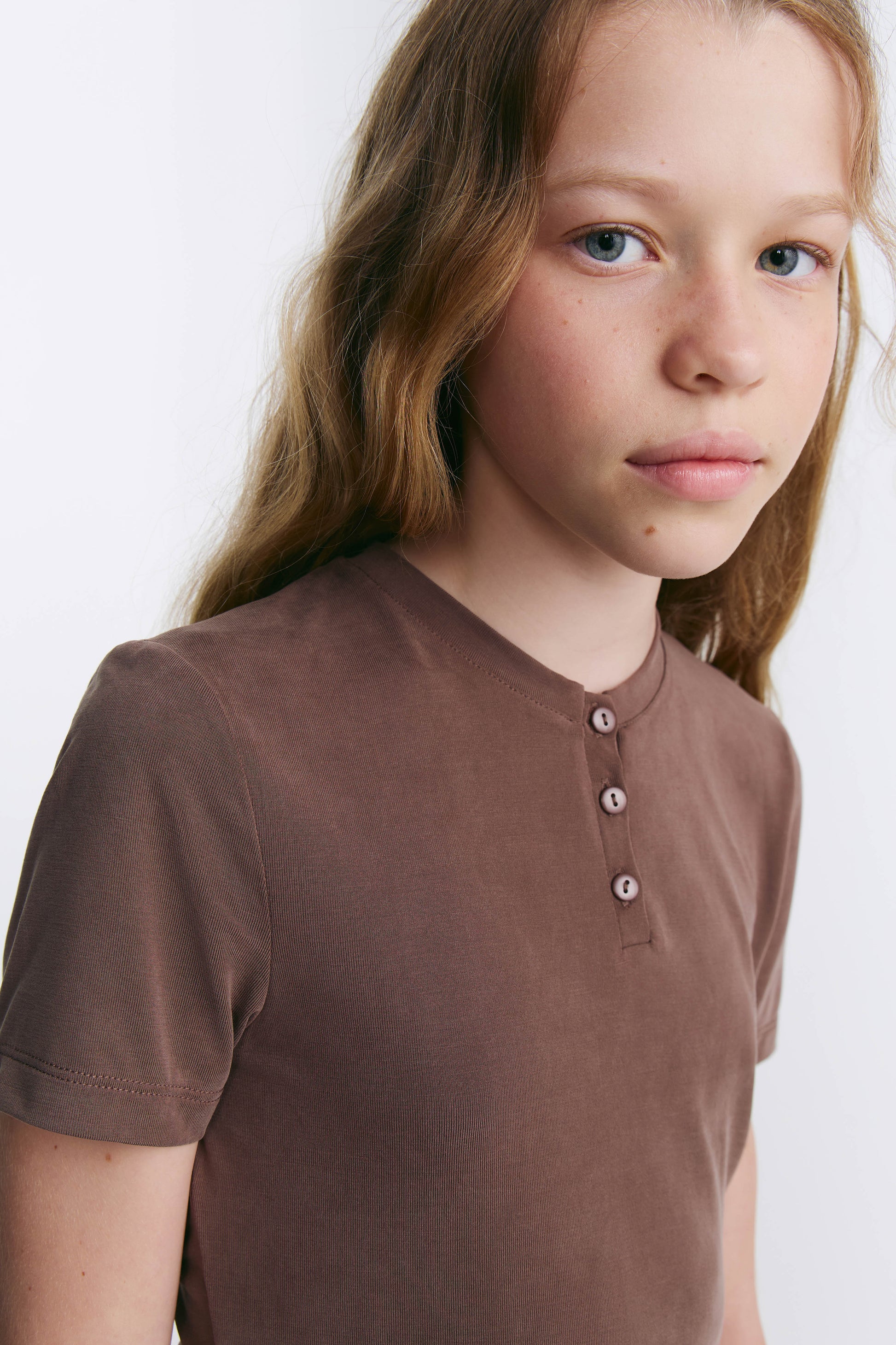 DARK BROWN