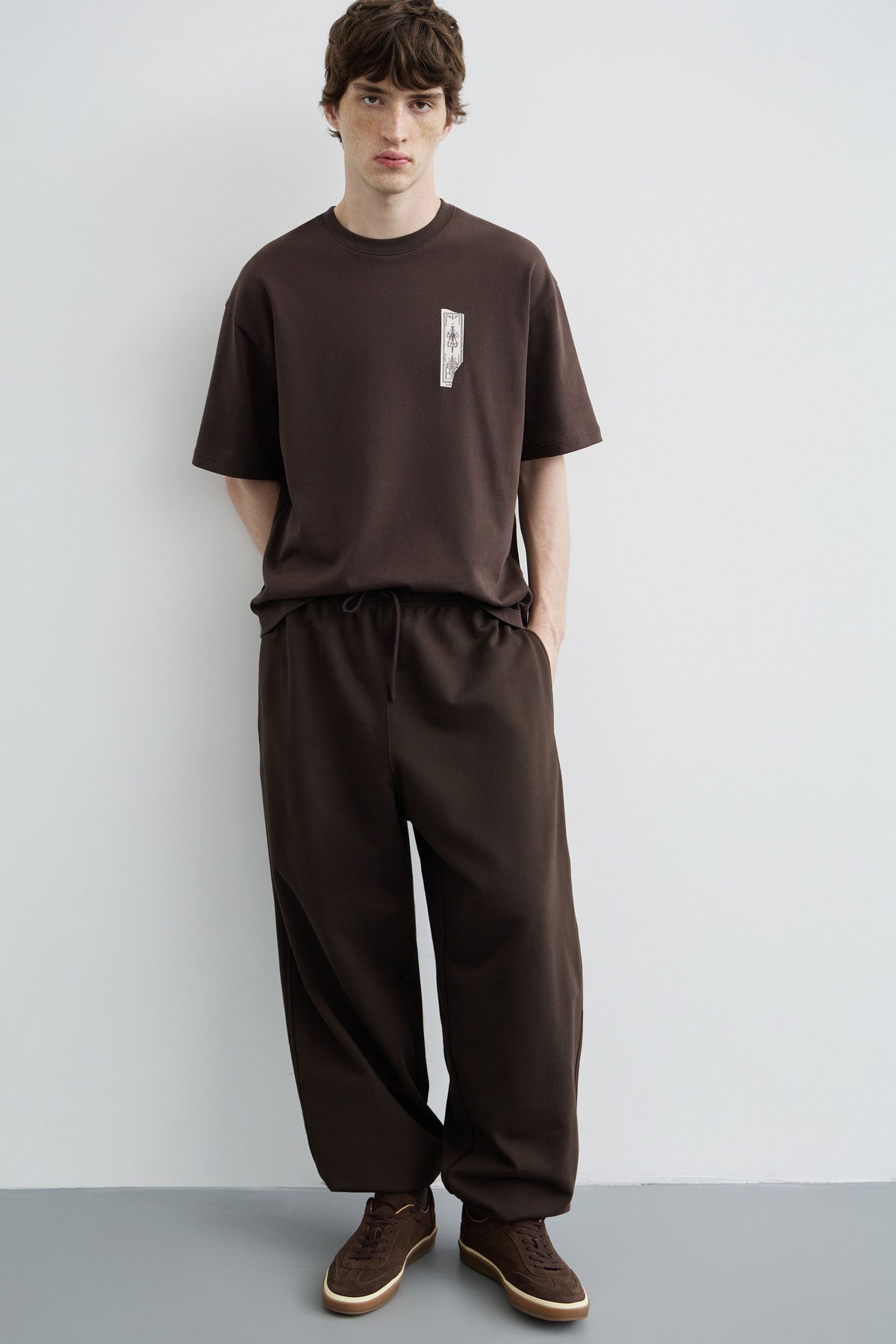 DARK BROWN