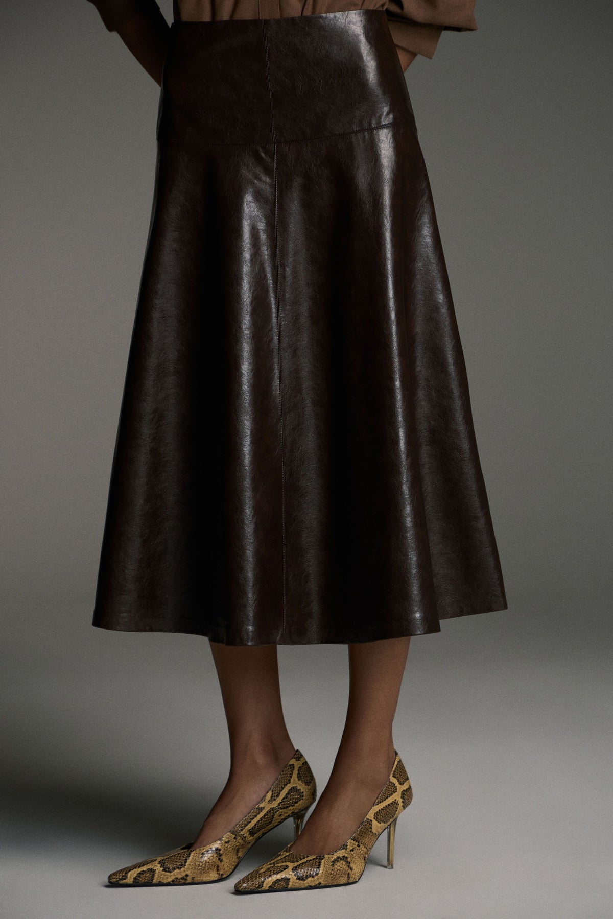 DARK BROWN