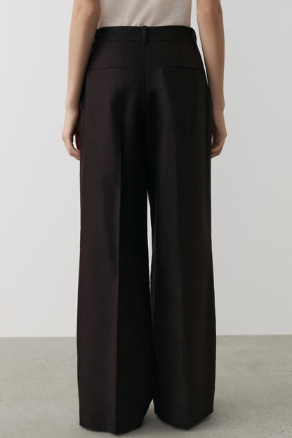 DARK BROWN