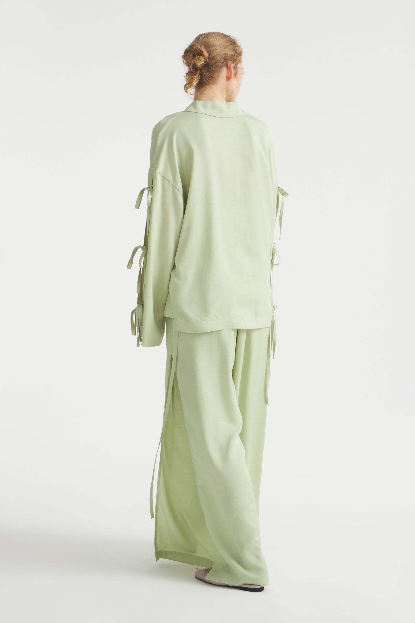 LIGHT GREEN