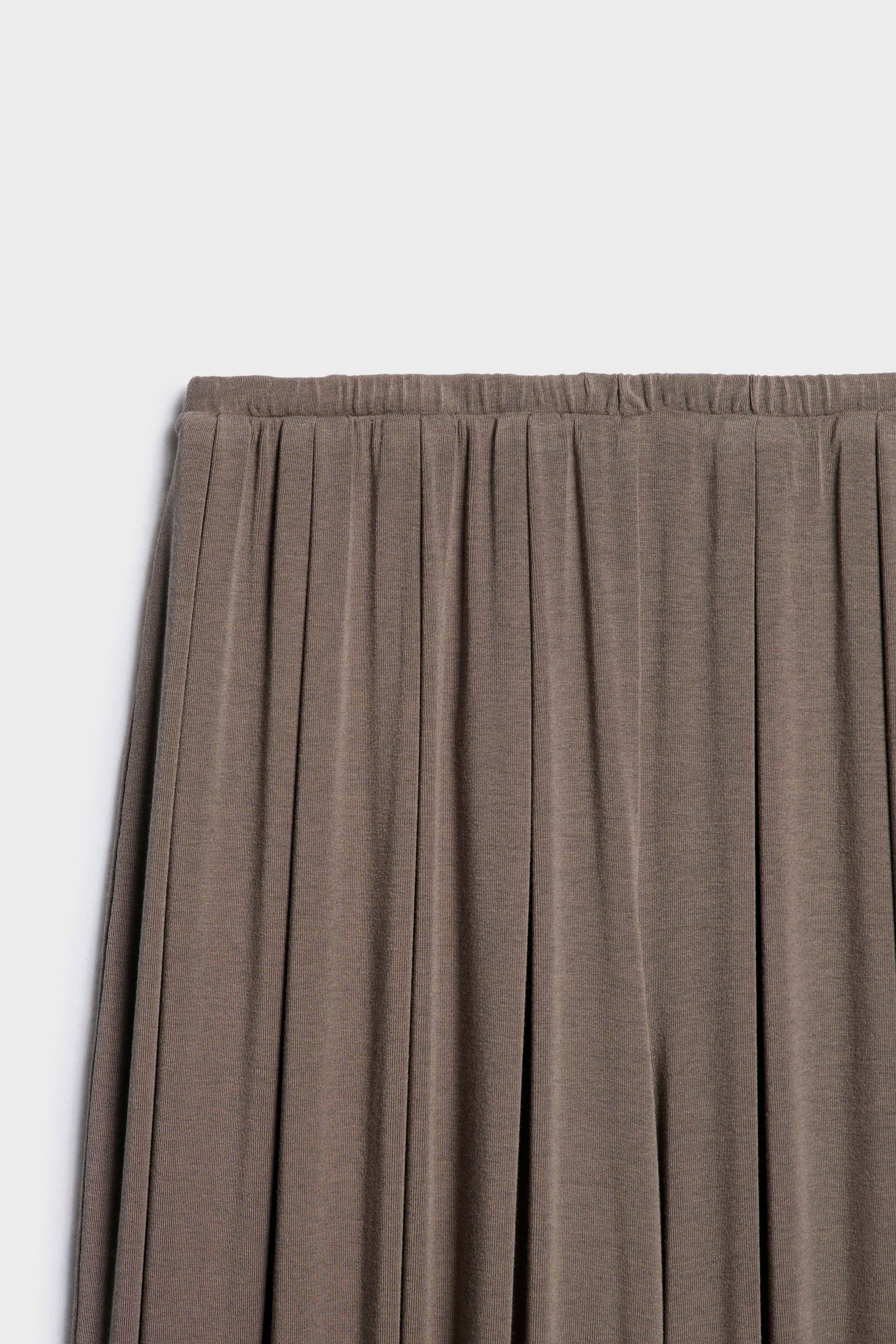 GRAY BROWN