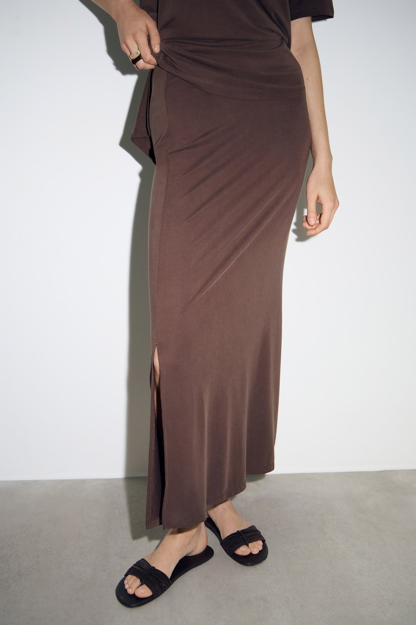 DARK BROWN
