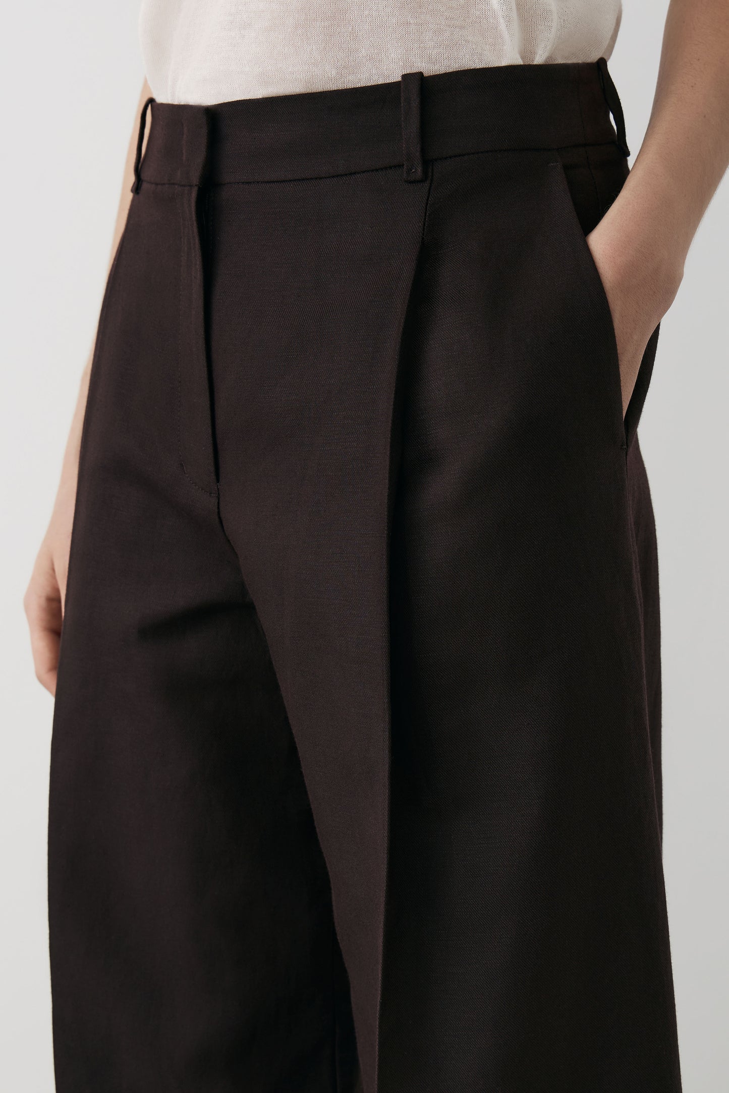 DARK BROWN