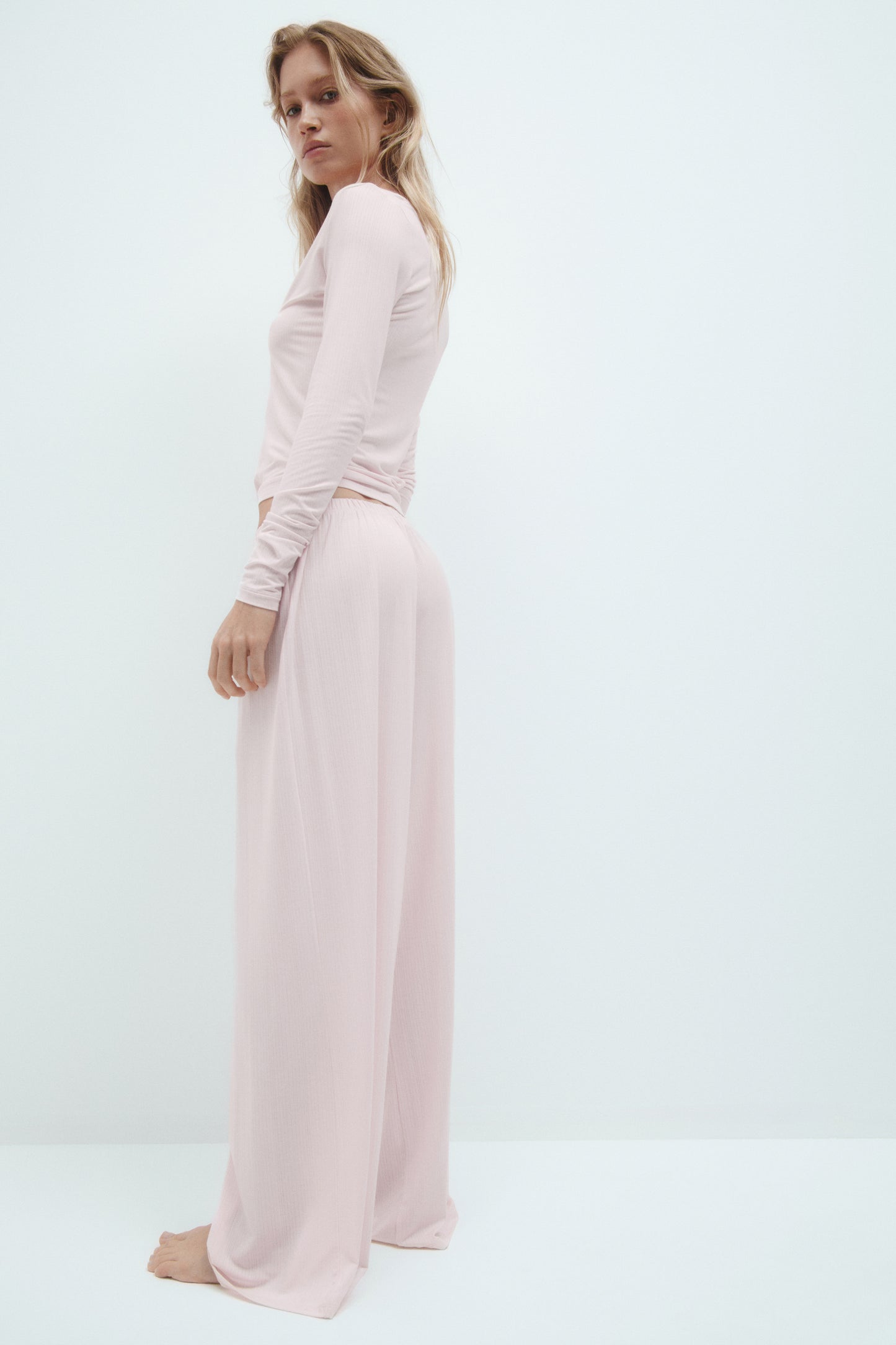 LIGHT PINK