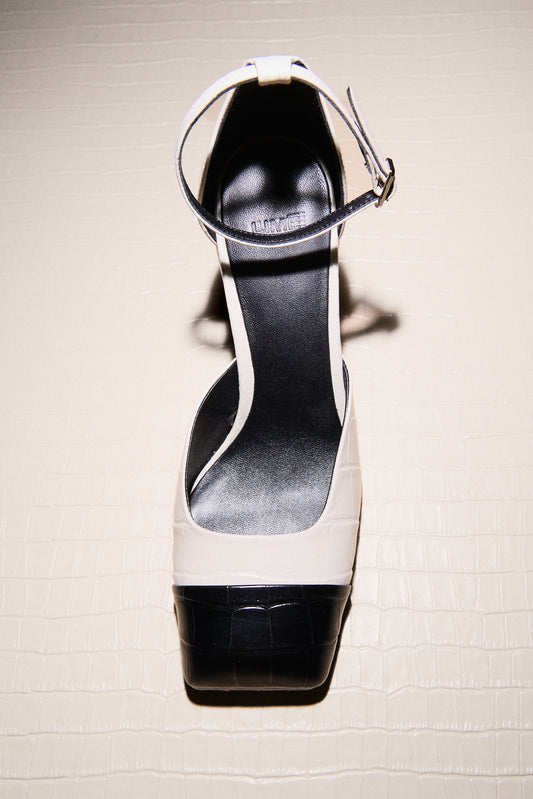 PATTERNED LEATHER SHOES